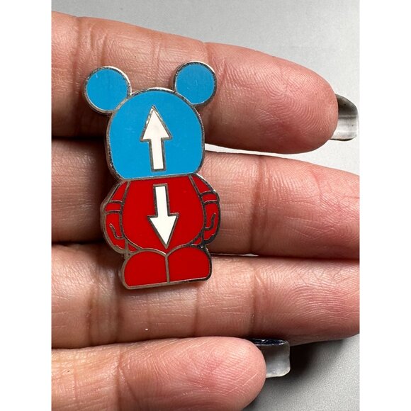 Disney Mickey Mouse Trading Pin Vinylmation This Way Brooch Lapel Pin Badge - Picture 5 of 8